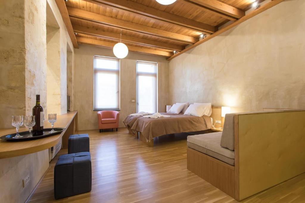 Polixeny'S Suites Chrissi Akti Chania Exterior foto